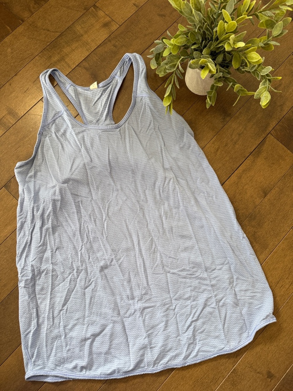 Lululemon periwinkle twist back tank sz 8